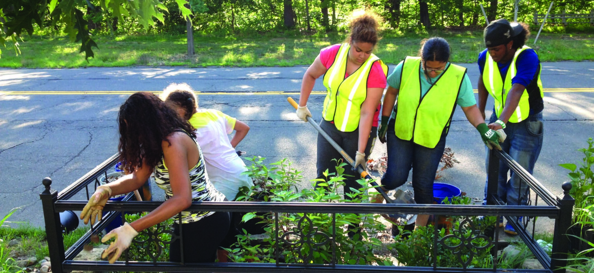 In 2014 and 2015, LIS Futures Fund grants supported a project to install bioswales to reduce stormwater pollution in New Haven, including in underserved communities. Turn to page 2 to learn how BIL funds are establishing a new LISS grant program dedicated to underserved and overburdened communities.